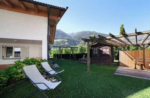 Castelbello-Ciardes Apartamento | Apartamento vacacional "Waalhof Ferienwohnung Golden" con vistas a la montaña, jardín comunitario y wifi