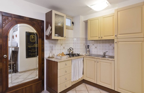 Capitana Apartamento | Apartamento vacacional "Casa Ginepro" en villa con Wi-Fi, patio y piscina