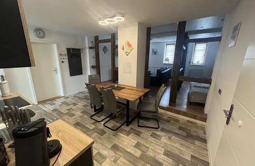 Dornburg Apartamento | Apartamento vacacional 'Grünes Haus Dornburg' con Wi-Fi