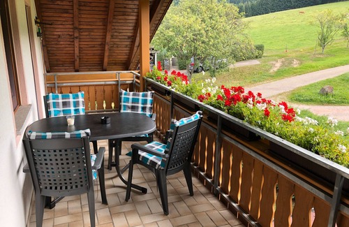 Winden im Elztal Apartamento | Holiday Apartment 'Morgenröte' with Mountain View, Shared Garden and Wi-Fi