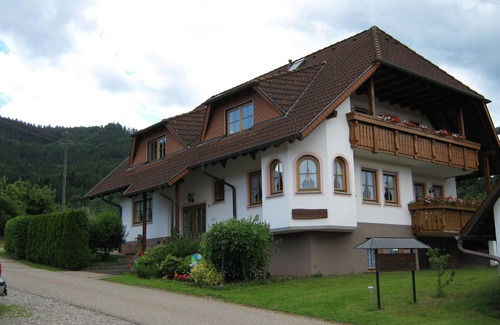 Winden im Elztal Apartamento | Holiday Apartment 'Morgenröte' with Mountain View, Shared Garden and Wi-Fi
