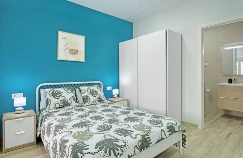 Campoamor Apartamento | Holiday Apartment "Umihouse 12" with Balcony, A/C & Wi-Fi