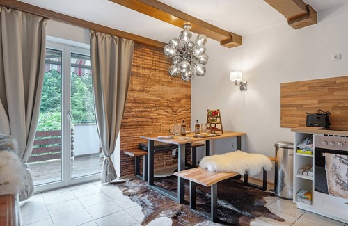 Gmain Apartamento | Apartamento 'Unten' con vistas a la montaña, terraza privada y Wi-Fi