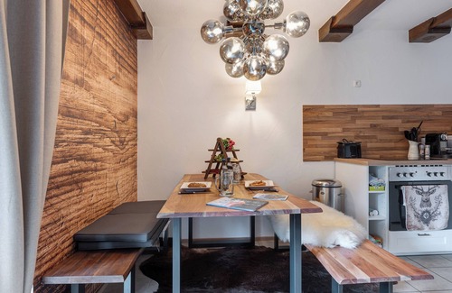 Gmain Apartamento | Apartamento 'Unten' con vistas a la montaña, terraza privada y Wi-Fi