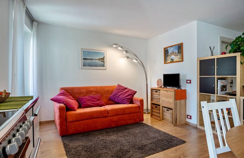 Borgo Valsugana Apartamento | Apartamento vacacional "Balconi Rossi Borgo Valsugana" con vistas a la montaña, 2 balcones y Wi-Fi