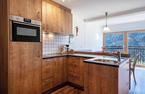 Castelrotto Apartamento | Apartamento vacacional 'Thusnelda A' con vistas a la montaña, balcón y Wi-Fi