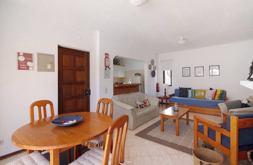 Montes de Alvor Apartamento | Apartamento vacacional "Alvor" con aire acondicionado, jardín compartido, piscina y terraza.