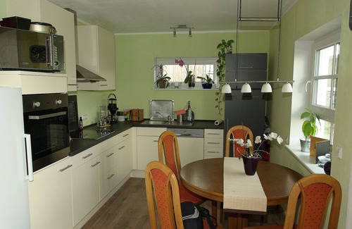 Oberwinkelhausen Apartamento | Apartamento sin barreras en una nueva casa de madera en un entorno rural.