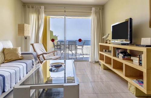 Playa San Juan Apartamento | Acogedor apartamento "Salinetas" cerca del mar con Wi-Fi, terraza, vista al mar y piscina