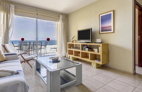 Playa San Juan Apartamento | Acogedor apartamento "Salinetas" cerca del mar con Wi-Fi, terraza, vista al mar y piscina