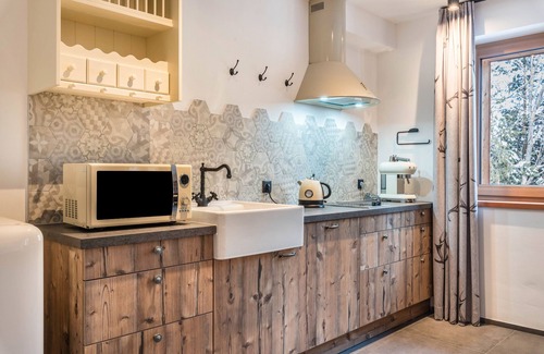 Collalbo Apartamento | Apartamento vacacional "Schartneralm Latsche" con vistas a la montaña, balcón y Wi-Fi