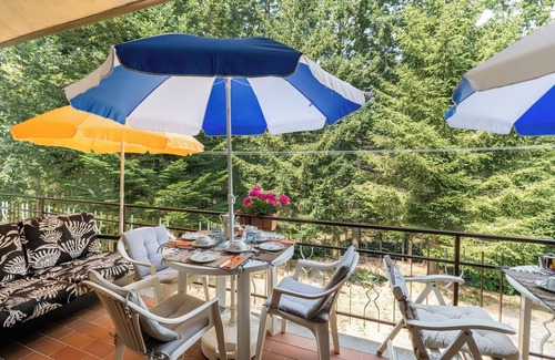 Villa Bascilica Apartamento | Holiday Apartment "Licia" with Breakfast, Private Terrace, Balcony & Wi-Fi