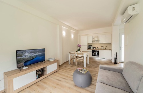Carlazzo Apartamento | Apartamento vacacional "2" con vistas al lago, piscina compartida y jardín compartido