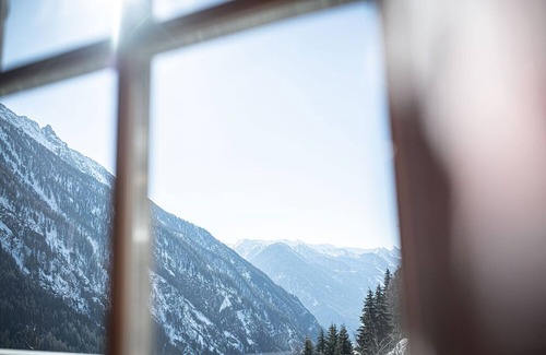 Campo Tures Apartamento | Apartamento vacacional "Alpenrose" con vistas a la montaña, terraza privada y Wi-Fi