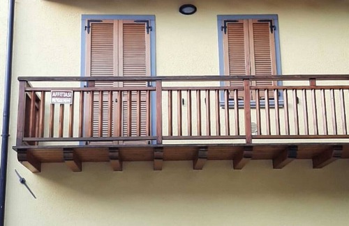 Laveno Apartamento | Apartamento vacacional 'Altopiano del Sole' con balcón y vistas a la montaña