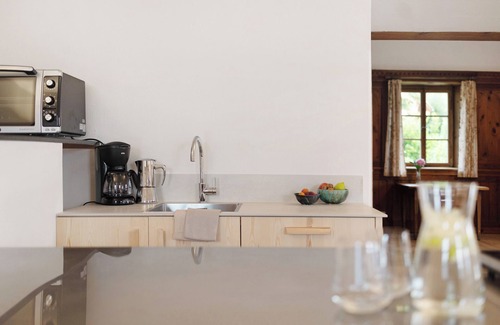 Pfalzen Apartamento | Apartamento vacacional 'Ansitz Baumannhof Erker Suite' con vistas a la montaña, jardín comunitario y Wi-Fi