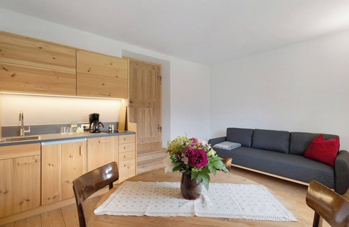 Pfalzen Apartamento | Apartamento 'Ansitz Baumannhof Mitte' con vistas a la montaña, jardín compartido y Wi-Fi