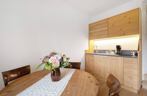 Pfalzen Apartamento | Apartamento 'Ansitz Baumannhof Mitte' con vistas a la montaña, jardín compartido y Wi-Fi