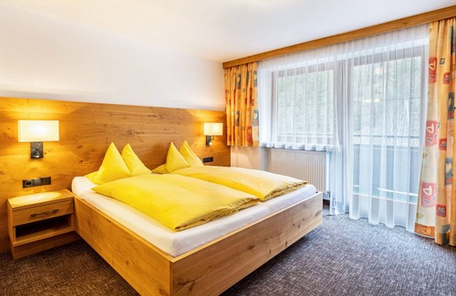 Lanersbach Apartamento | Apartamento vacacional 'Alpenrose Tux 2' con vistas a la montaña, balcón y Wi-Fi