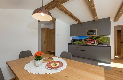 Valle di Casies Apartamento | Apartamento 'Ausserharmerhof Wiesenglück' con vistas a la montaña, jardín compartido y Wi-Fi