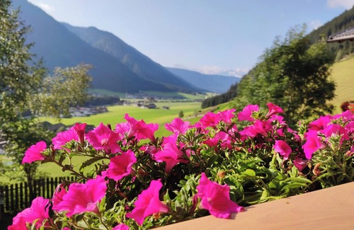 Valle di Casies Apartamento | Apartamento 'Ausserharmerhof Himmelreich' con vistas a la montaña, jardín compartido y Wi-Fi