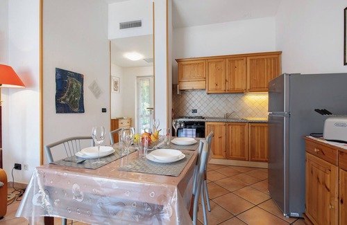 Sensole Apartamento | Apartamento vacacional "Bella Isola" con vistas al lago, terraza privada y Wi-Fi