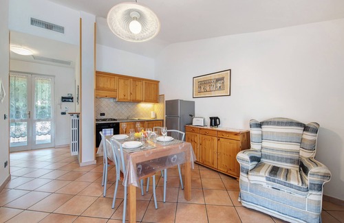 Sensole Apartamento | Apartamento vacacional "Bella Isola" con vistas al lago, terraza privada y Wi-Fi