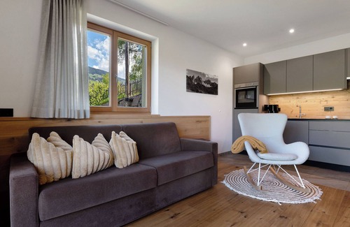 Villnoss Apartamento | Apartamento vacacional 'Baumannhof Apartment Tera' con vistas a la montaña, terraza comunitaria y Wi-Fi
