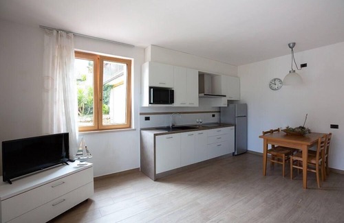 Magugnago Apartamento | Apartamento de vacaciones Brenzone para 1 - 4 personas con 1 dormitorio - Apartamento en casa unifam