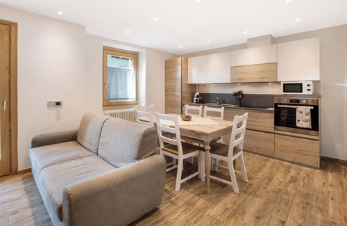 Isolaccia Apartamento | Apartamento vacacional "Casa Cecilia tra Bormio e Livigno" con vistas a la montaña y balcón