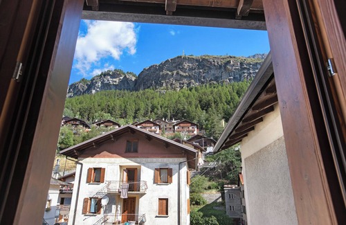 Isolaccia Apartamento | Apartamento vacacional "Casa Cecilia tra Bormio e Livigno" con vistas a la montaña y balcón