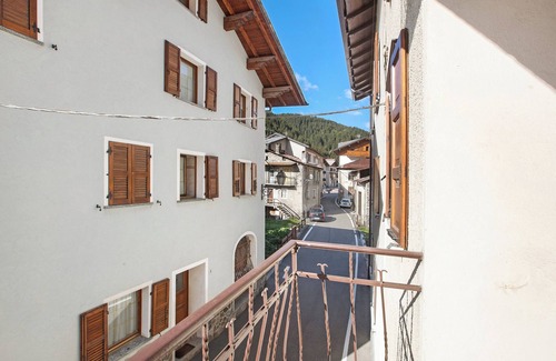 Isolaccia Apartamento | Apartamento vacacional "Casa Cecilia tra Bormio e Livigno" con vistas a la montaña y balcón