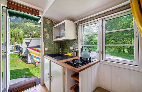 Saltusio Casa | Apartamento vacacional 'Camping Passeier Glamping Tilia' con vistas a la montaña, piscina comunitaria y wifi