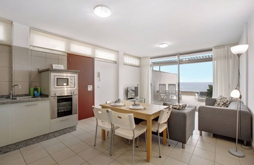 El Medano Apartamento | Apartamento de vacaciones 'Casa Médano 20 En El Médano' con vistas al mar, terraza y Wi-Fi