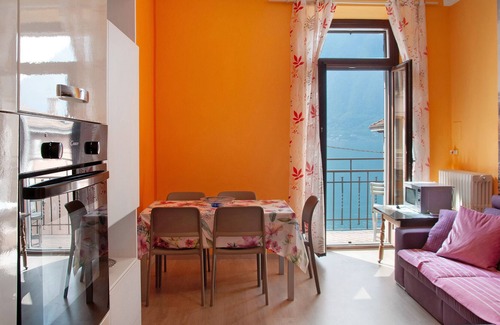 Colonno Apartamento | Apartamento vacacional Casa Mauro junto al lago con balcón