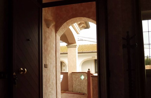 Perfugas Apartamento | Apartamento vacacional 'Casa Azzurra' con balcón, terraza y Wi-Fi