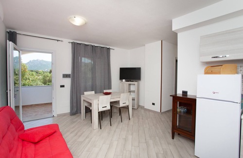 Padru Apartamento | Apartamento vacacional Casa Michela con vistas a la montaña, jardín y Wi-Fi