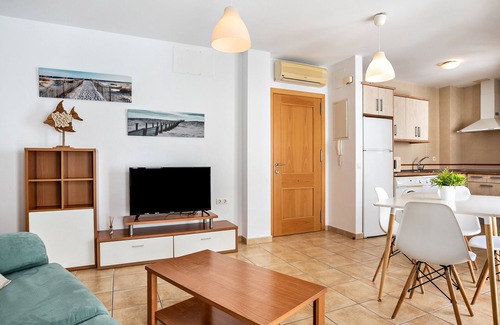 Centro de Conil de la Frontera Apartamento | Apartamento vacacional "Casa Señores Cura 1 - Solo Familias" con terraza compartida y Wi-Fi