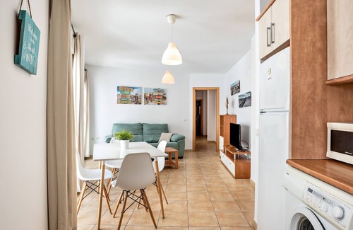 Centro de Conil de la Frontera Apartamento | Apartamento vacacional "Casa Señores Cura 1 - Solo Familias" con terraza compartida y Wi-Fi