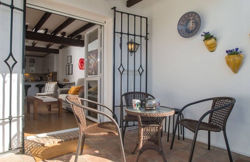 Oasis del Capistrano Apartamento | Apartamento vacacional 'Casablanca 30 Oasis de Capistrano' con piscina, terraza y Wi-Fi