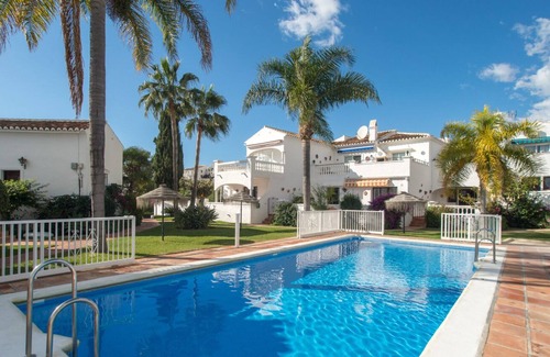 Oasis del Capistrano Apartamento | Apartamento vacacional 'Casablanca 30 Oasis de Capistrano' con piscina, terraza y Wi-Fi