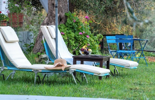 Argyrades Apartamento | Apartamento vacacional "Chara's Holiday Home" con jardín, terrazas y Wi-Fi