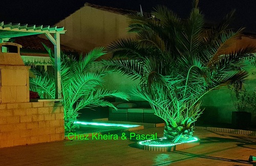 Vitrolles Apartamento | Apartamento vacacional "Chez Kheira et Pascal" con terraza privada y piscina compartida