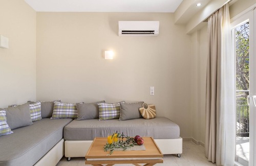 Vassiliki Apartamento | Apartamento vacacional 'Cosmos 2' cerca de la playa con terraza compartida y Wi-Fi