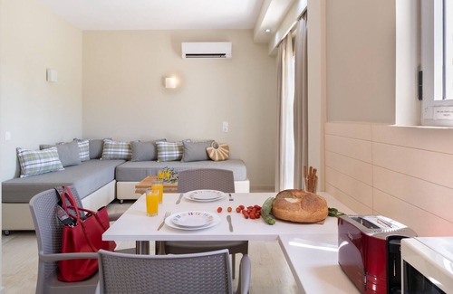 Vassiliki Apartamento | Apartamento vacacional 'Cosmos 2' cerca de la playa con terraza compartida y Wi-Fi
