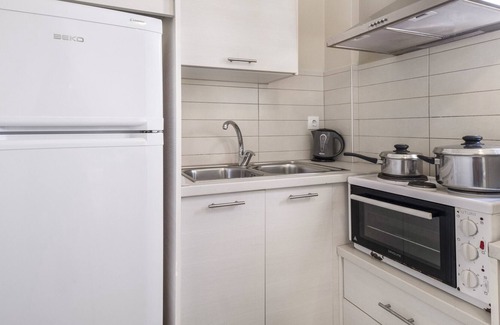 Vassiliki Apartamento | Apartamento vacacional 'Cosmos 4' cerca de la playa con terraza compartida y Wi-Fi