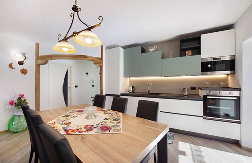 Lillianes Apartamento | Apartamento vacacional "Cucu - 2" con vistas a la montaña, terraza privada y Wi-Fi