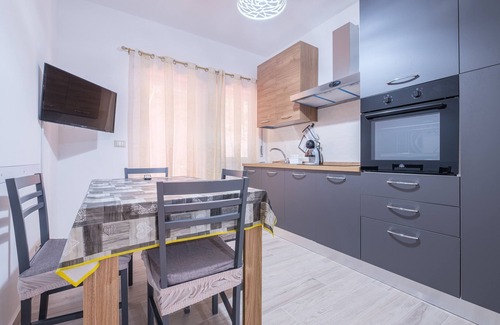 Province of Messina Apartamento | Apartamento vacacional "Damilhouse 1" con balcón y Wi-Fi
