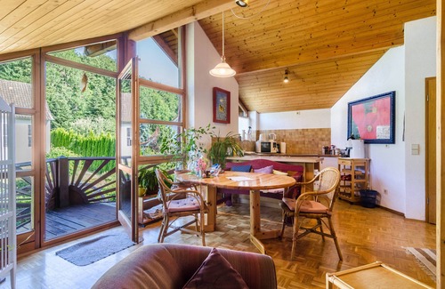 Heiligenberg Apartamento | Apartamento vacacional "Jardín de rosas" cerca del Lago de Constanza con Wi-Fi y balcón