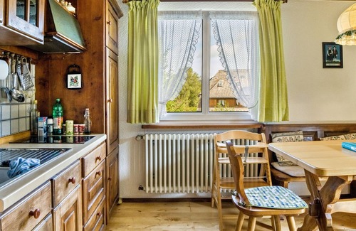 Hinterzarten Apartamento | Holiday Apartment 'Loft' with Mountain View, Shared Garden, Balcony & Wi-Fi